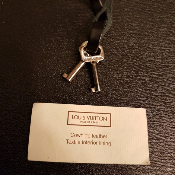 Louis Vuitton Taiga Briefcase - Picture 5 of 9